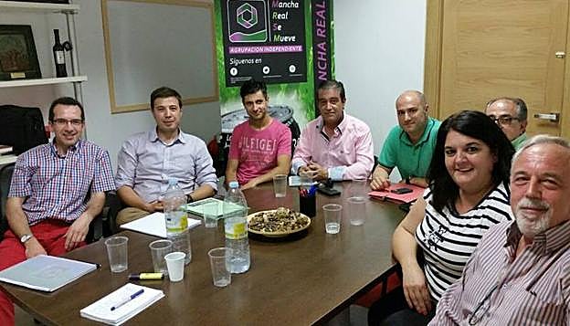 Acuerdo de 2015 entre Mancha Real Se Mueve y la alcaldesa, María del Mar Dávila, del PP. 