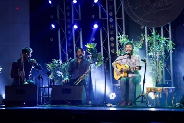 Juanito Makandé presentó su quinto álbum, 'El habitante de la tarde roja'. 