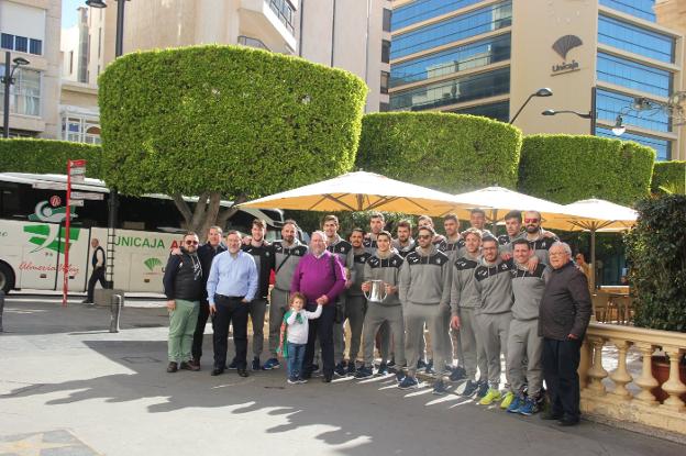 Monitores titulados de la delegación almeriense de fútbol imparten las clases.