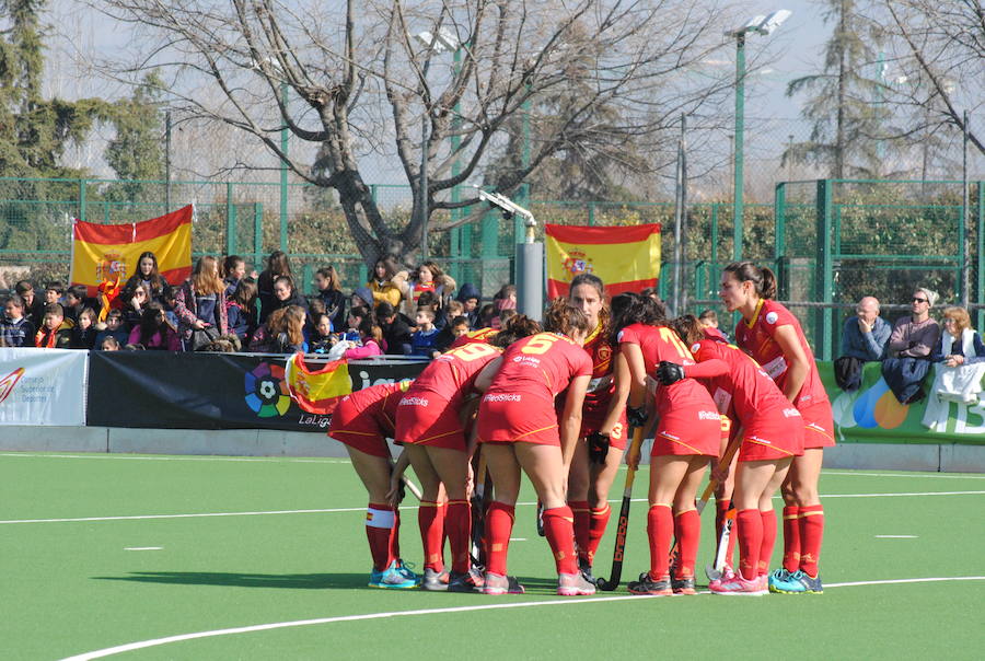 Más de seiscientos escolares disfrutan del deporte femenino de élite gracias a la visita de las selecciones de España e Irlanda