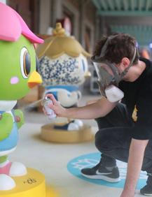 Imagen secundaria 2 - Pintando un Watari Kappa gigante, en Macao 