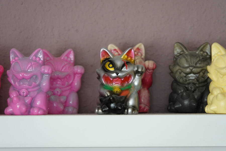 Visitamos el taller de Javier Jiménez, en pleno corazón del Zaidín granadino, para ver cómo trabaja. Y, de paso, echamos un vistazo a algunos de sus juguetes.  Puedes leer toda su historia aquí