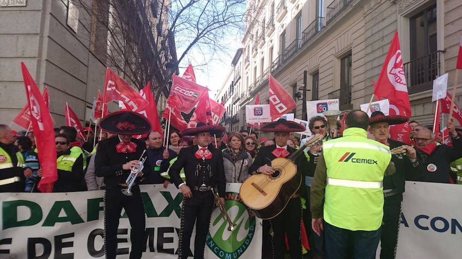 Protesta protagonizada por empleados de Cemex en Madrid el pasado lunes. 