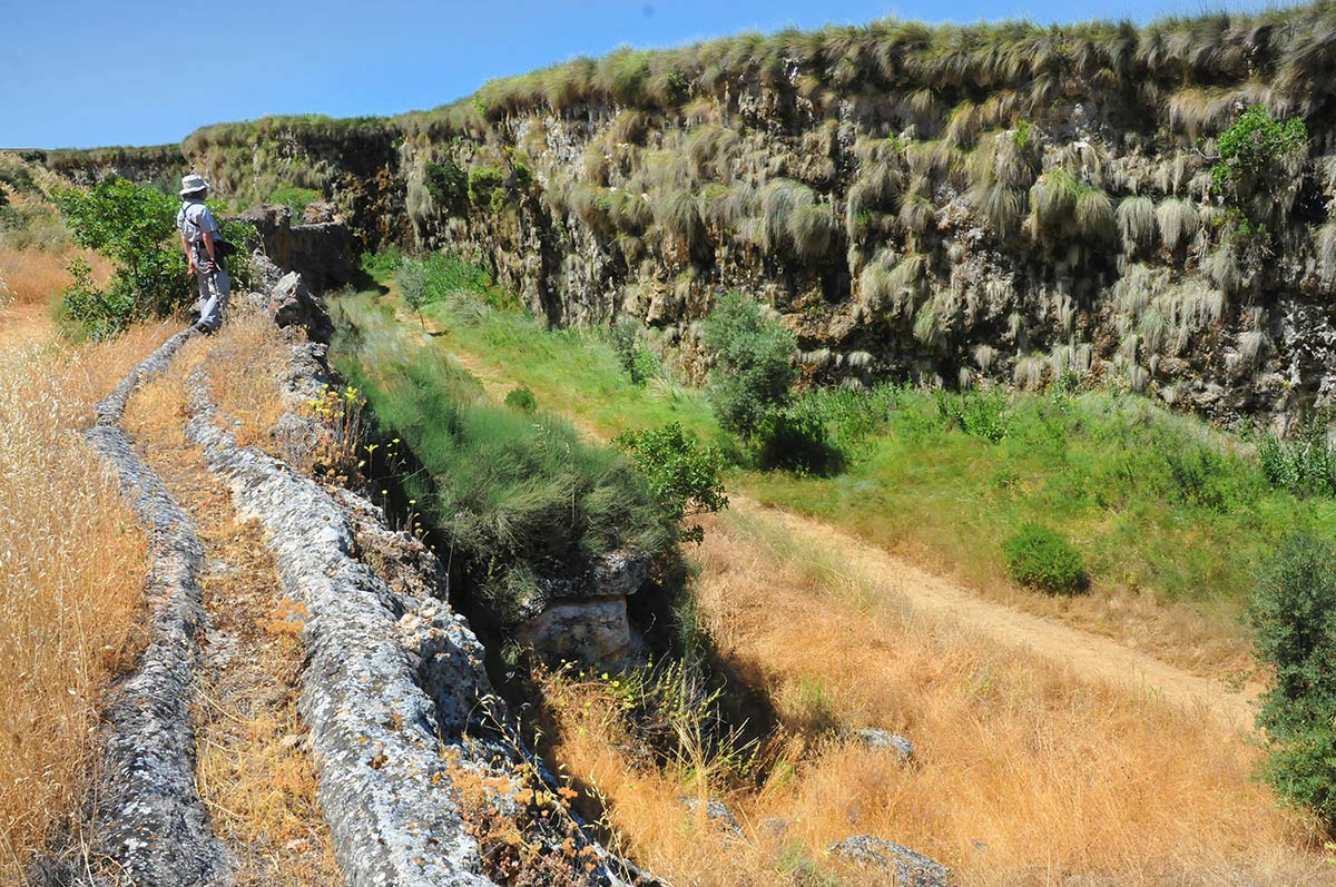 El Toril. Para perderse en un oasis entre badlands en Baños de Alicún