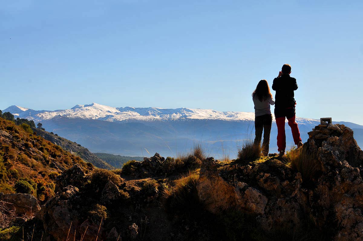 Desde la Alfaguara. El recorrido entre Fuente Grande y el campamento de la Alfaguara depara imágenes imprescindibles en tiempos de invernada 