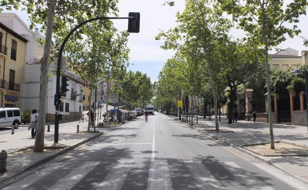 El eje de la avenida Cervantes es uno de los puntos en los que el Consistorio acometerá la renovación del asfalto.