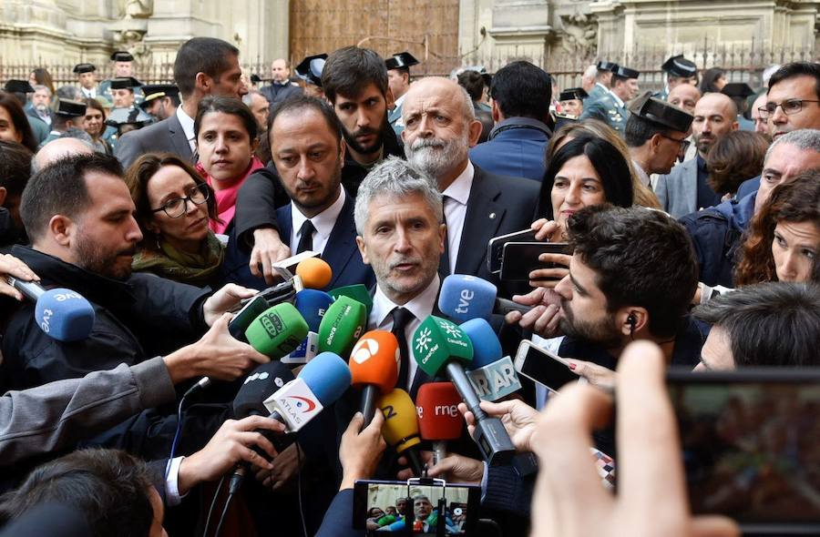 El ministro del Interior, Fernando Grande-Marlaska habla con los medios de comunicación tras la misa funeral en memoria del guardia civil José Manuel Arcos. 