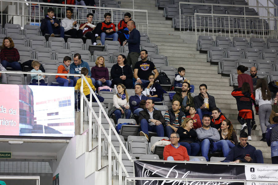 Búscate en el público del partido del Covirán