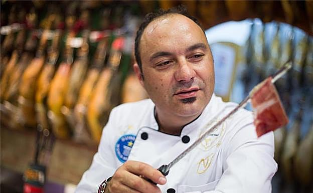 Encuentran el cadáver del cortador de jamón y empresario Nico Jiménez en su vivienda en Mérida