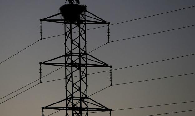 Muere un niño tras electrocutarse y caer de una torre de tendido eléctrico en Tenerife