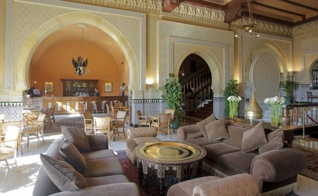 Uno de los salones del Hotel Alhambra Palace