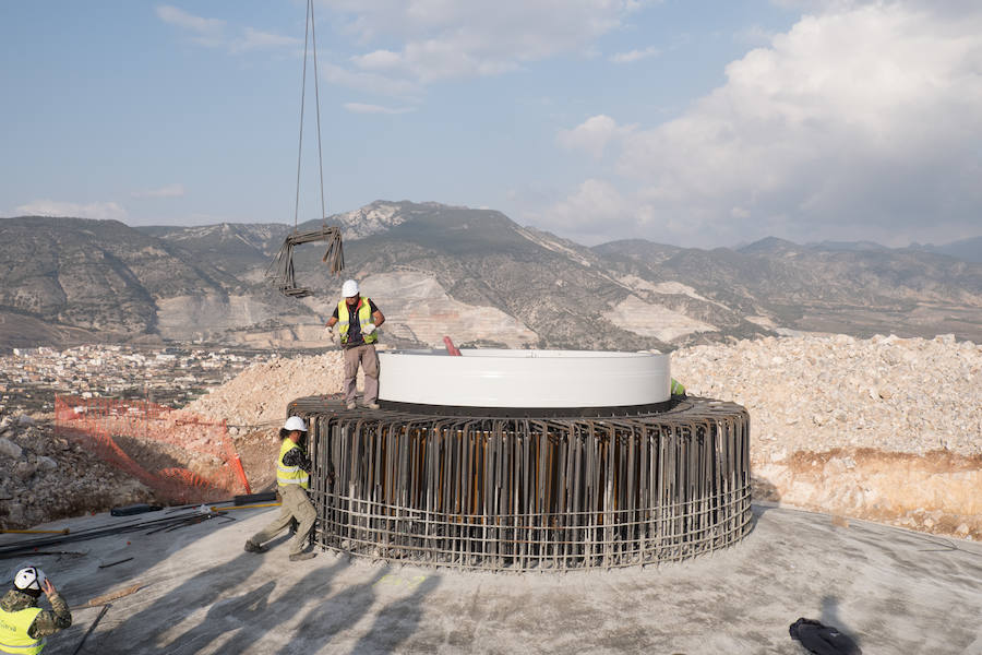 El modelo de Unión Eólica Andaluza y Wind Hunter alcanzará los 151 metros de altura y está cimentado sobre una base de hormigón de 20 metros de diámetro