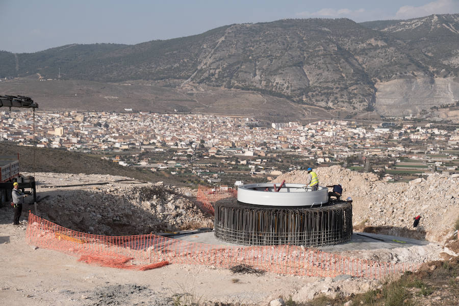 El modelo de Unión Eólica Andaluza y Wind Hunter alcanzará los 151 metros de altura y está cimentado sobre una base de hormigón de 20 metros de diámetro