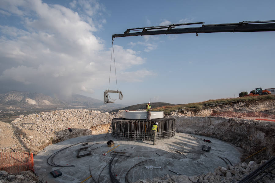 El modelo de Unión Eólica Andaluza y Wind Hunter alcanzará los 151 metros de altura y está cimentado sobre una base de hormigón de 20 metros de diámetro