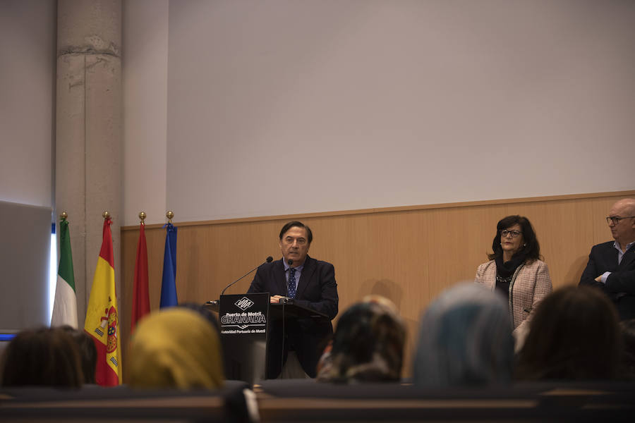 El Ayuntamiento oferta Playa Granada y el millón de metros del puerto pero también las oportunidades para pequeños inversores en un foro con empresarias del norte de África