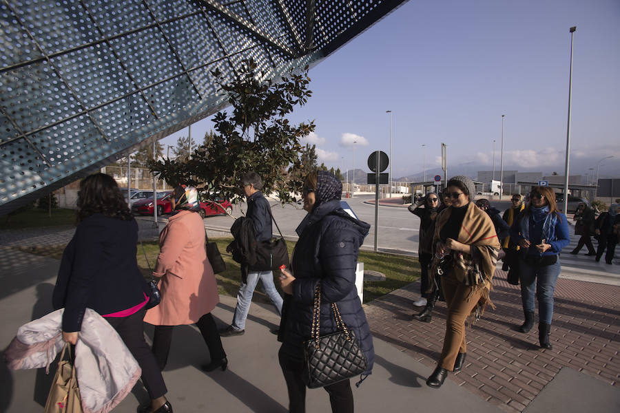El Ayuntamiento oferta Playa Granada y el millón de metros del puerto pero también las oportunidades para pequeños inversores en un foro con empresarias del norte de África