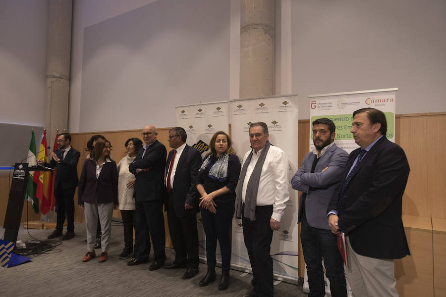 El Ayuntamiento oferta Playa Granada y el millón de metros del puerto pero también las oportunidades para pequeños inversores en un foro con empresarias del norte de África