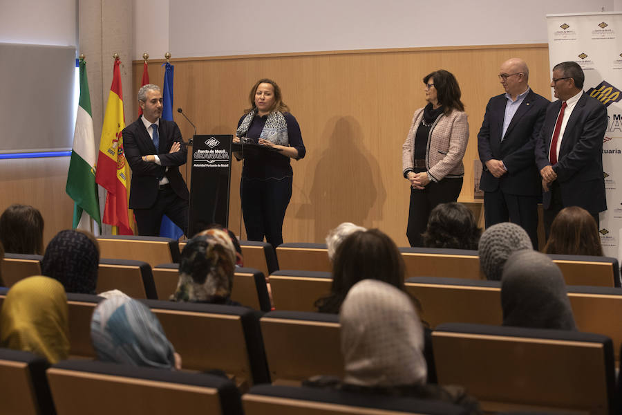 El Ayuntamiento oferta Playa Granada y el millón de metros del puerto pero también las oportunidades para pequeños inversores en un foro con empresarias del norte de África