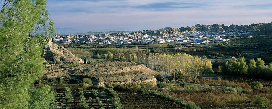 Pueblos blancos, castillos y fortalezas, parajes naturales y mucho más, a menos de dos horas de Granada capital