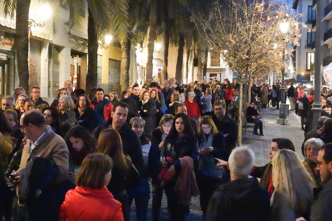 El escritor llenó el Centro Lorca en una nueva cita del Aula de Cultura de IDEAL | Ante el éxito de la convocatoria, se organizará una nueva charla con el psicólogo en próximas fechas