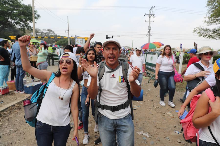 Miles de personas se reúnen en Cútcuta (Colombia), para el multitudinario concierto a favor del envío de ayuda humanitaria a Venezuela.