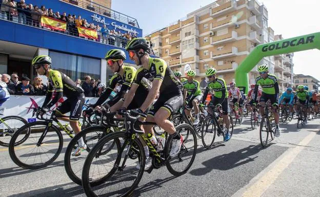 Salida de la Vuelta Ciclista a Andalucía.