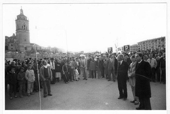 Un momento del homenaje que Guadix organizó en 1985 a Enrique Casas Vila.