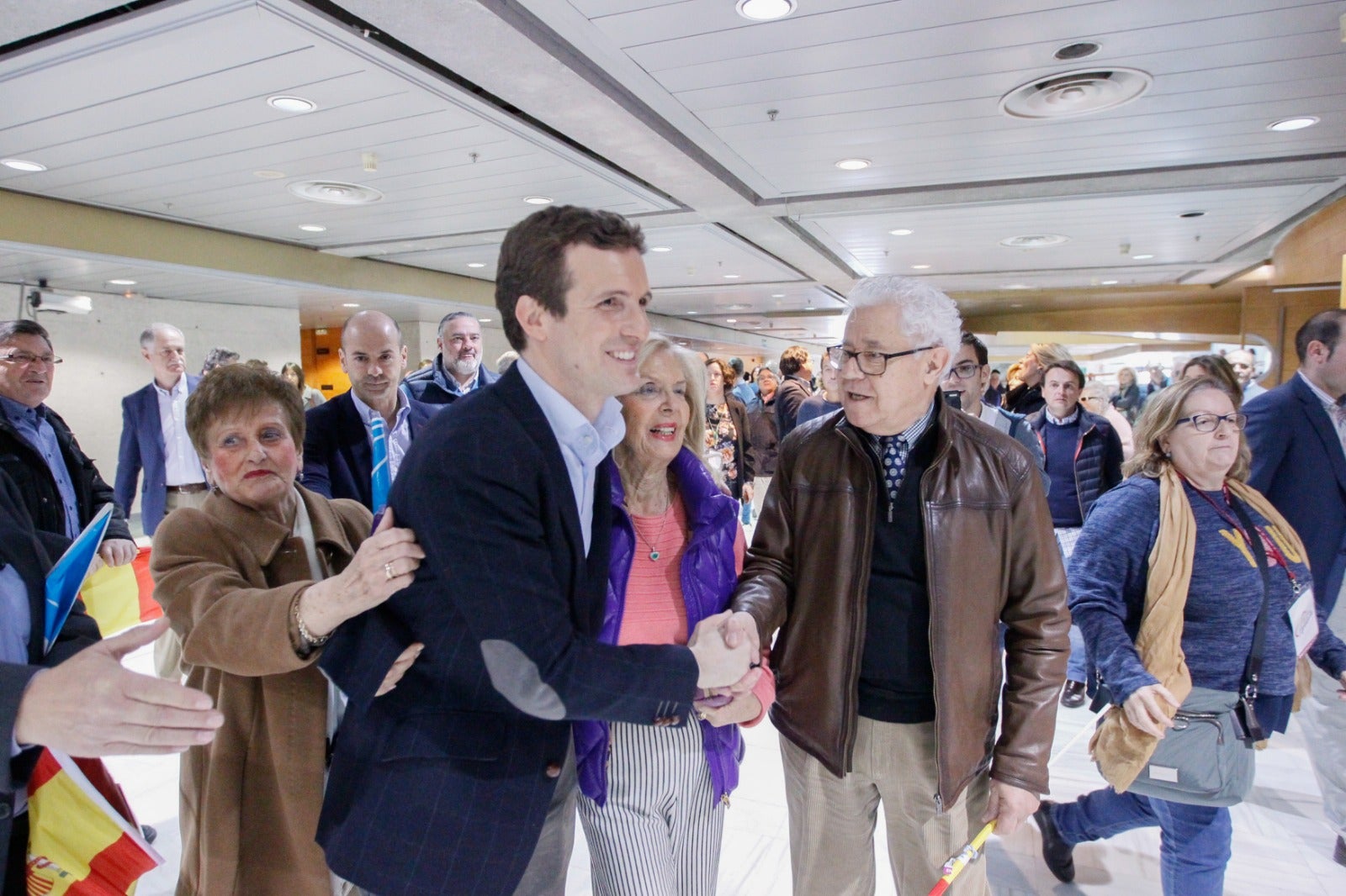 Miles de personas se han reunido este sábado en un mitin en el Palacio de Congresos con el líder nacional del partido, Pablo Casado