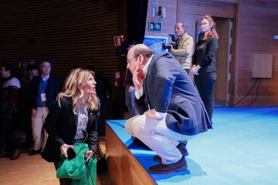 Miles de personas se han reunido este sábado en un mitin en el Palacio de Congresos con el líder nacional del partido, Pablo Casado