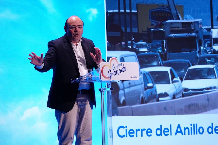 Miles de personas se han reunido este sábado en un mitin en el Palacio de Congresos con el líder nacional del partido, Pablo Casado
