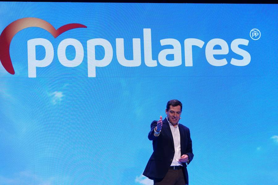 Miles de personas se han reunido este sábado en un mitin en el Palacio de Congresos con el líder nacional del partido, Pablo Casado