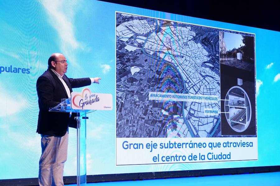 Miles de personas se han reunido este sábado en un mitin en el Palacio de Congresos con el líder nacional del partido, Pablo Casado