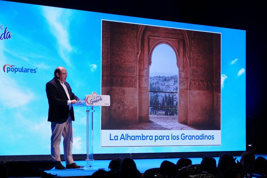 Miles de personas se han reunido este sábado en un mitin en el Palacio de Congresos con el líder nacional del partido, Pablo Casado