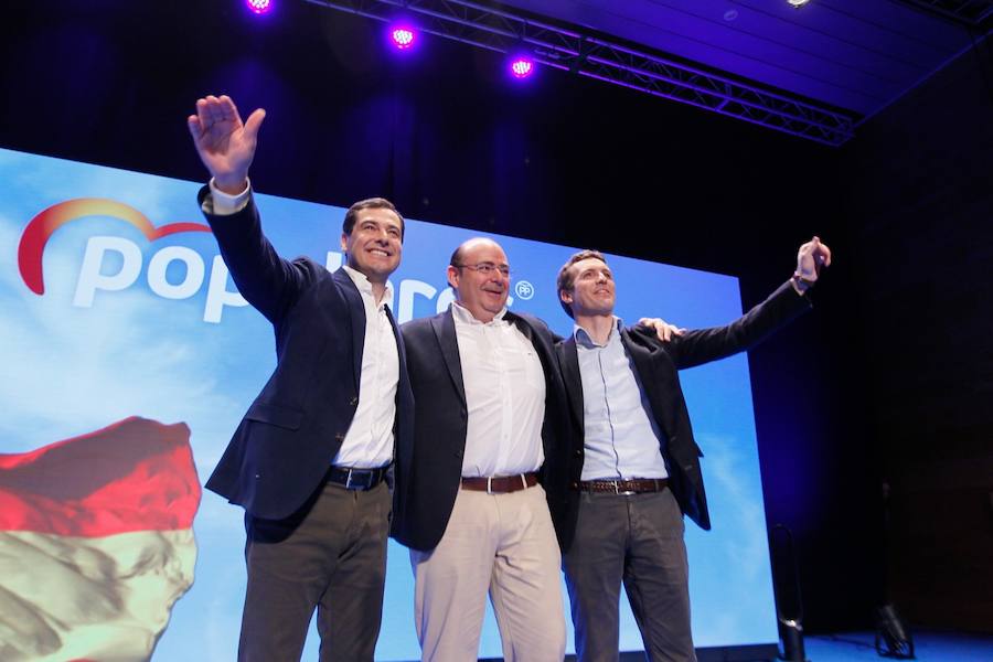 Miles de personas se han reunido este sábado en un mitin en el Palacio de Congresos con el líder nacional del partido, Pablo Casado