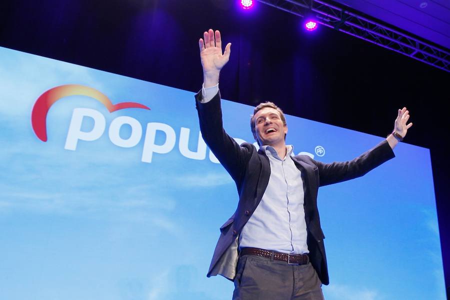 Miles de personas se han reunido este sábado en un mitin en el Palacio de Congresos con el líder nacional del partido, Pablo Casado