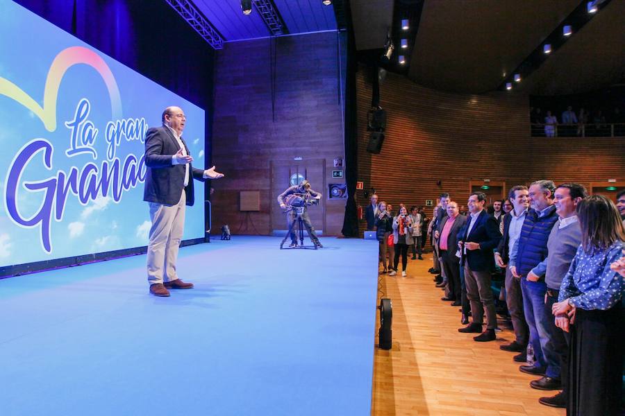 Miles de personas se han reunido este sábado en un mitin en el Palacio de Congresos con el líder nacional del partido, Pablo Casado