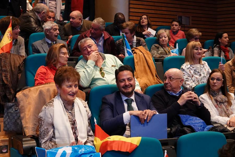 Miles de personas se han reunido este sábado en un mitin en el Palacio de Congresos con el líder nacional del partido, Pablo Casado