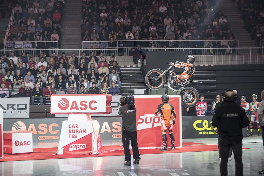 Toni Bou vuela en Granada y se pone aún más líder del X-Trail | Raga acaba tercero tras no clasificarse para la final en la segunda ronda. El joven Busto logra un importante segundo puesto