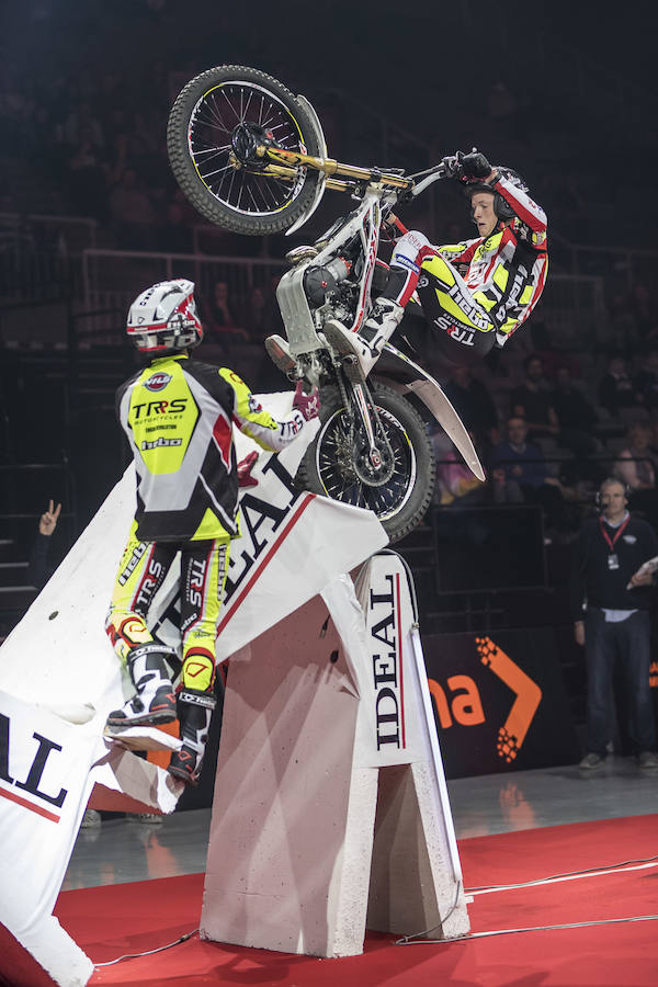 Toni Bou vuela en Granada y se pone aún más líder del X-Trail | Raga acaba tercero tras no clasificarse para la final en la segunda ronda. El joven Busto logra un importante segundo puesto