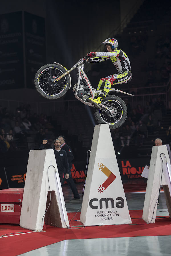 Toni Bou vuela en Granada y se pone aún más líder del X-Trail | Raga acaba tercero tras no clasificarse para la final en la segunda ronda. El joven Busto logra un importante segundo puesto