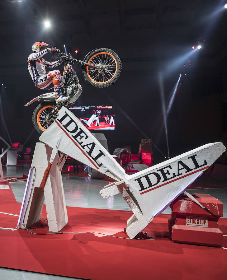 Toni Bou vuela en Granada y se pone aún más líder del X-Trail | Raga acaba tercero tras no clasificarse para la final en la segunda ronda. El joven Busto logra un importante segundo puesto