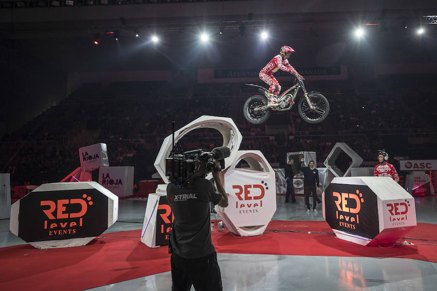 Toni Bou vuela en Granada y se pone aún más líder del X-Trail | Raga acaba tercero tras no clasificarse para la final en la segunda ronda. El joven Busto logra un importante segundo puesto