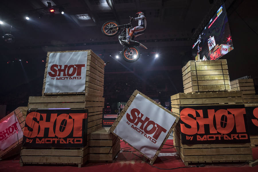 Toni Bou vuela en Granada y se pone aún más líder del X-Trail | Raga acaba tercero tras no clasificarse para la final en la segunda ronda. El joven Busto logra un importante segundo puesto