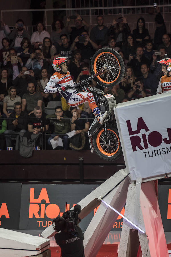 Toni Bou vuela en Granada y se pone aún más líder del X-Trail | Raga acaba tercero tras no clasificarse para la final en la segunda ronda. El joven Busto logra un importante segundo puesto