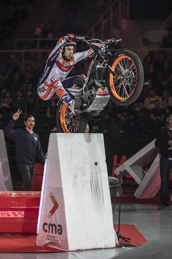 Toni Bou vuela en Granada y se pone aún más líder del X-Trail | Raga acaba tercero tras no clasificarse para la final en la segunda ronda. El joven Busto logra un importante segundo puesto