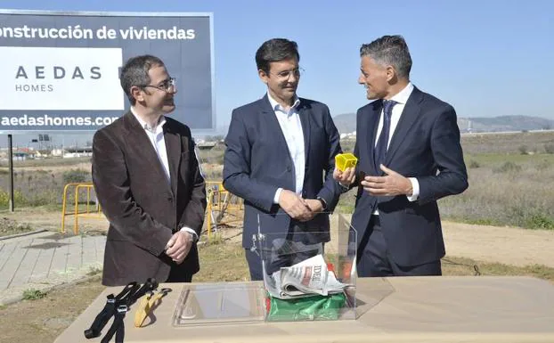 El Ayuntamiento de Granada pone la primera piedra para construir 930 viviendas en Albayda