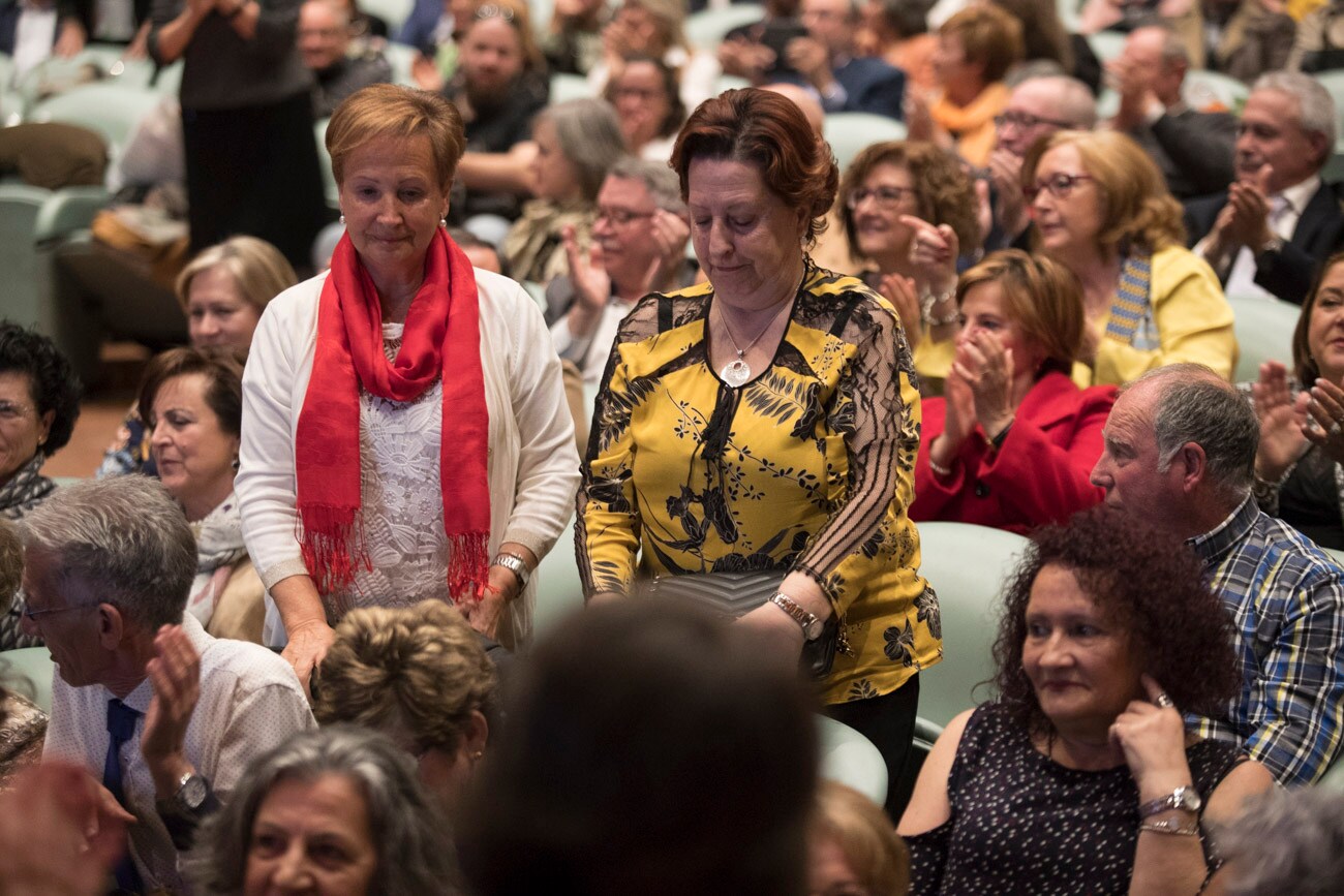 El hospital granadino ha celebrado un acto en la sede de Caja Rural en Granada para galardonar a las 184 personas que alcanzaron la jubilación el pasado año