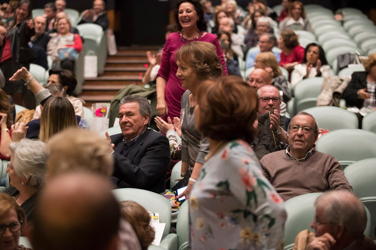 El hospital granadino ha celebrado un acto en la sede de Caja Rural en Granada para galardonar a las 184 personas que alcanzaron la jubilación el pasado año