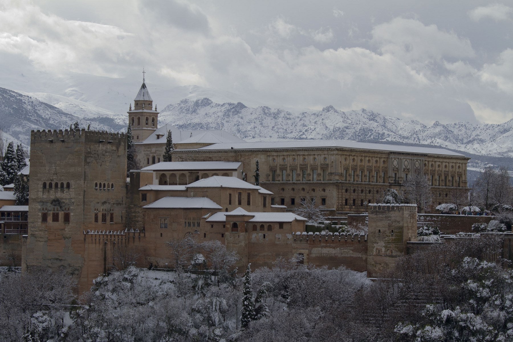 Las nevadas sobre Granada han dejado siempre unas estampas de espectacualr belleza. Recogemos ahora una serie de fotografías de incuestionable valor.