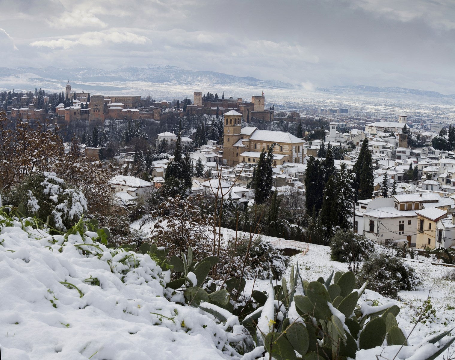 Las nevadas sobre Granada han dejado siempre unas estampas de espectacualr belleza. Recogemos ahora una serie de fotografías de incuestionable valor.